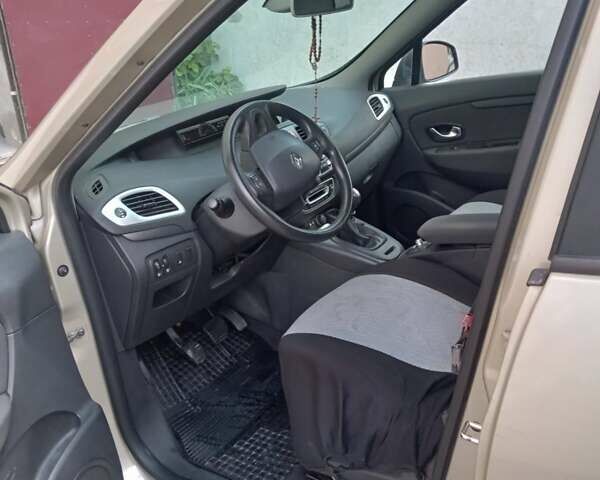 Рено Сценик 2009 в Ивано-Франковске на Automoto.ua Бежевый Рено Сценик, объемом двигателя 1.5 л и пробегом 213 тыс. км за 5300 $, фото 4 на Automoto.ua