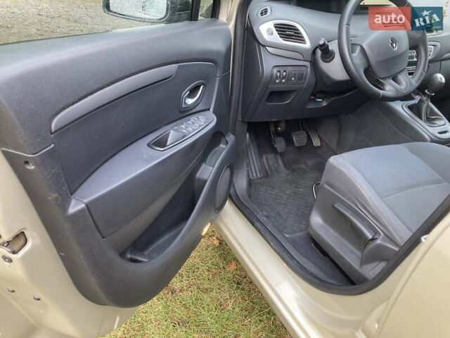 Бежевый Рено Сценик, объемом двигателя 1.6 л и пробегом 250 тыс. км за 5999 $, фото 6 на Automoto.ua