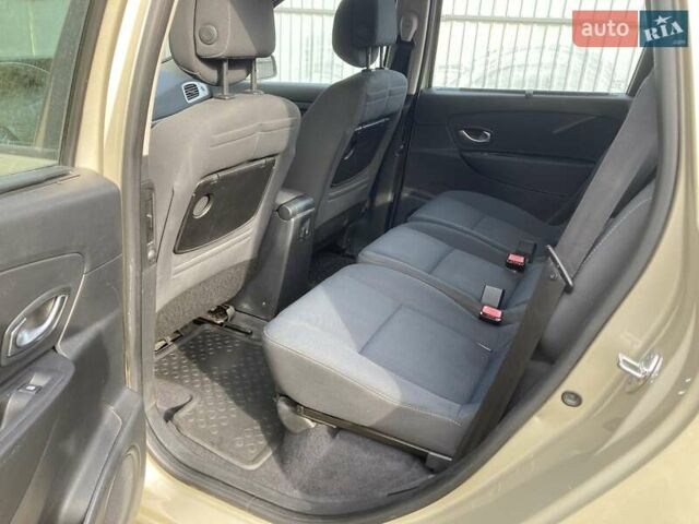 Бежевый Рено Сценик, объемом двигателя 1.6 л и пробегом 250 тыс. км за 5999 $, фото 1 на Automoto.ua