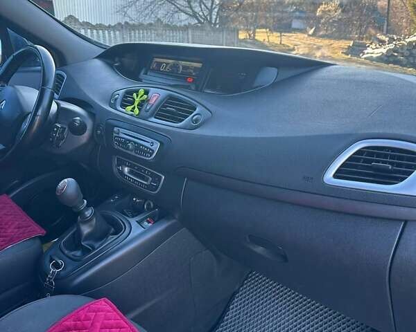 Бежевий Рено Сценік, об'ємом двигуна 1.5 л та пробігом 251 тис. км за 6550 $, фото 29 на Automoto.ua