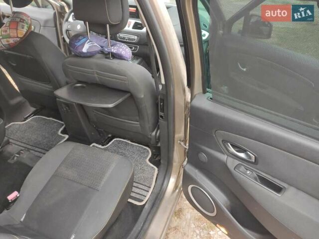 Бежевий Рено Сценік, об'ємом двигуна 1.89 л та пробігом 250 тис. км за 6600 $, фото 13 на Automoto.ua