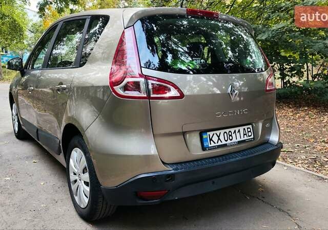 Бежевий Рено Сценік, об'ємом двигуна 1.5 л та пробігом 277 тис. км за 6388 $, фото 2 на Automoto.ua