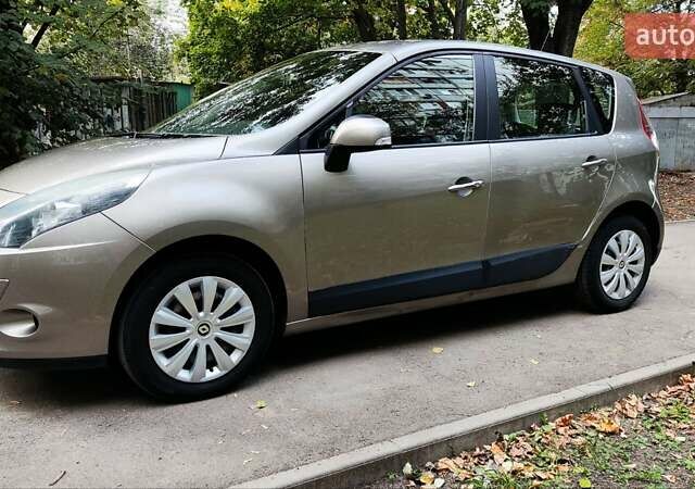 Бежевий Рено Сценік, об'ємом двигуна 1.5 л та пробігом 277 тис. км за 6388 $, фото 8 на Automoto.ua