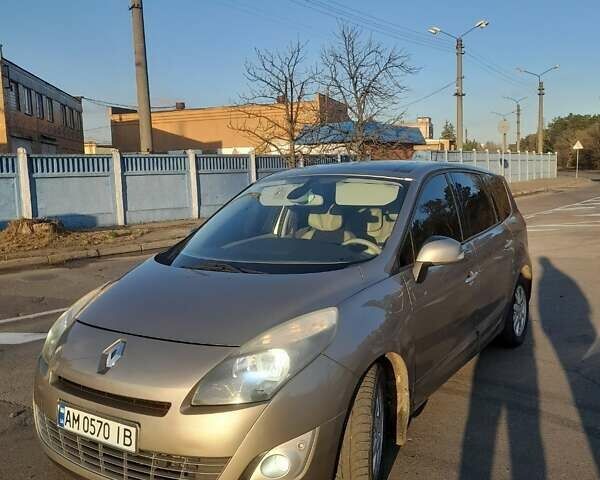 Бежевый Рено Сценик, объемом двигателя 1.9 л и пробегом 242 тыс. км за 7790 $, фото 2 на Automoto.ua