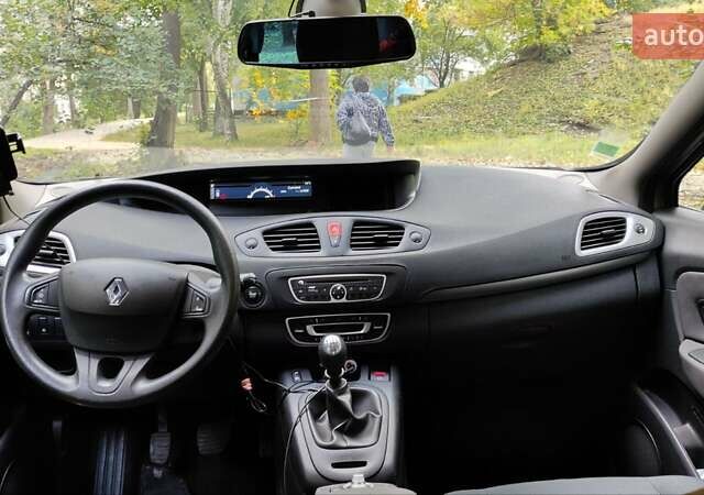 Бежевий Рено Сценік, об'ємом двигуна 1.5 л та пробігом 277 тис. км за 6388 $, фото 19 на Automoto.ua