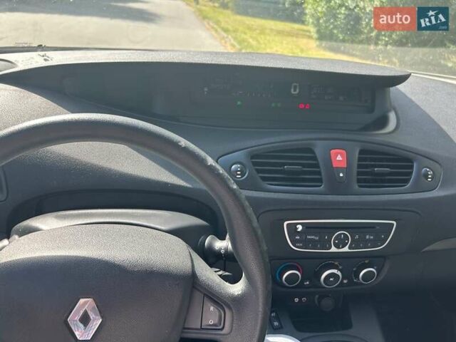 Рено Сценик 2010 в Тернополе на Automoto.ua Бежевый Рено Сценик, объемом двигателя 1.46 л и пробегом 145 тыс. км за 6700 $, фото 1 на Automoto.ua