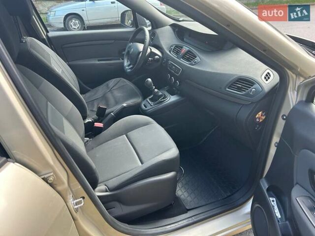 Рено Сценик 2010 в Тернополе на Automoto.ua Бежевый Рено Сценик, объемом двигателя 1.46 л и пробегом 145 тыс. км за 6700 $, фото 8 на Automoto.ua