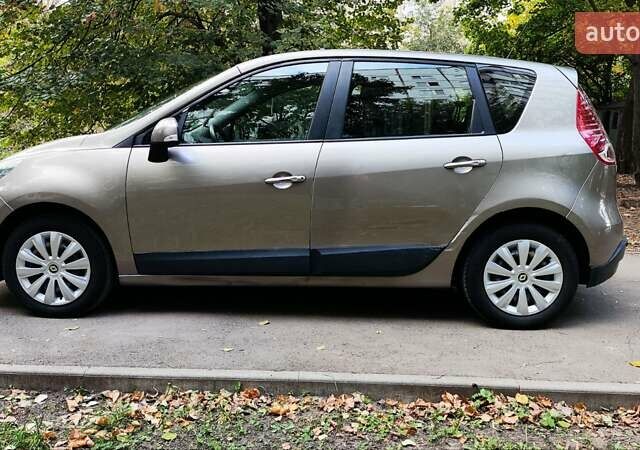 Бежевий Рено Сценік, об'ємом двигуна 1.5 л та пробігом 277 тис. км за 6388 $, фото 11 на Automoto.ua