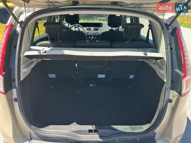 Рено Сценик 2010 в Тернополе на Automoto.ua Бежевый Рено Сценик, объемом двигателя 1.46 л и пробегом 145 тыс. км за 6700 $, фото 2 на Automoto.ua