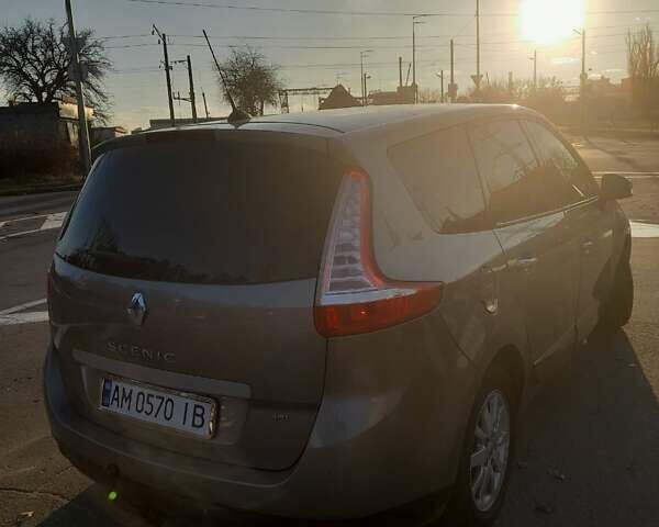 Бежевый Рено Сценик, объемом двигателя 1.9 л и пробегом 242 тыс. км за 7790 $, фото 3 на Automoto.ua
