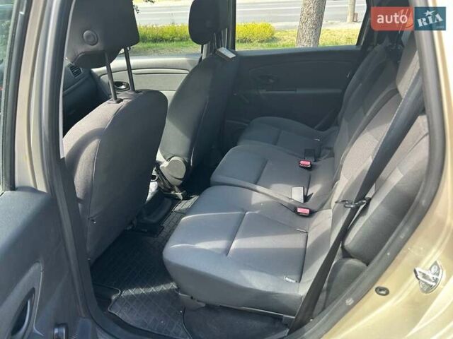 Рено Сценик 2010 в Тернополе на Automoto.ua Бежевый Рено Сценик, объемом двигателя 1.46 л и пробегом 145 тыс. км за 6700 $, фото 5 на Automoto.ua