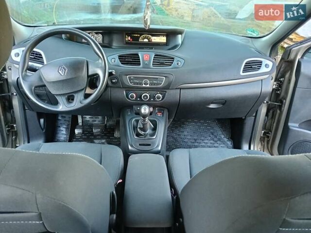 Бежевый Рено Сценик, объемом двигателя 1.6 л и пробегом 197 тыс. км за 6800 $, фото 14 на Automoto.ua