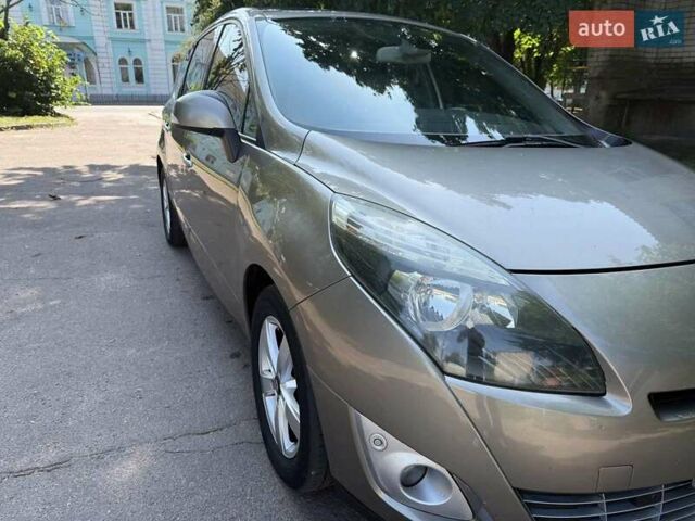 Бежевый Рено Сценик, объемом двигателя 1.9 л и пробегом 242 тыс. км за 8000 $, фото 8 на Automoto.ua