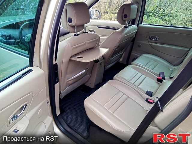 Рено Сценик 2011 в Чернигове на Automoto.ua Бежевый Рено Сценик, объемом двигателя 1.6 л и пробегом 285 тыс. км за 6500 $, фото 3 на Automoto.ua