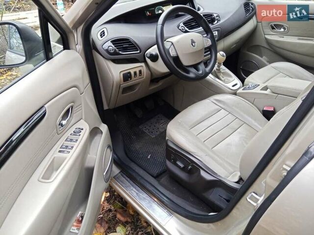 Рено Сценик 2011 в Чернигове на Automoto.ua Бежевый Рено Сценик, объемом двигателя 1.6 л и пробегом 285 тыс. км за 6500 $, фото 4 на Automoto.ua