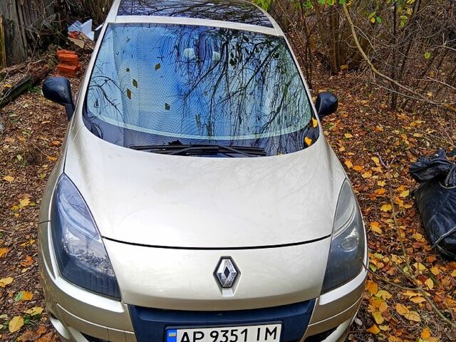 Рено Сценик 2011 в Чернигове на Automoto.ua Бежевый Рено Сценик, объемом двигателя 1.6 л и пробегом 285 тыс. км за 6500 $, фото 1 на Automoto.ua