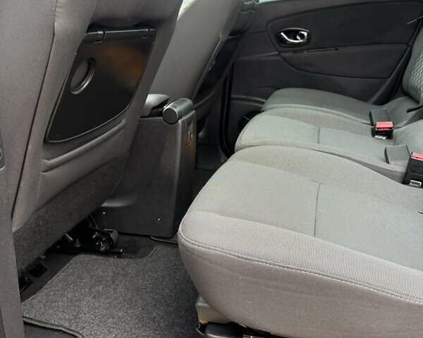 Рено Сценик 2012 в Луцке на Automoto.ua Бежевый Рено Сценик, объемом двигателя 1.6 л и пробегом 177 тыс. км за 7200 $, фото 32 на Automoto.ua