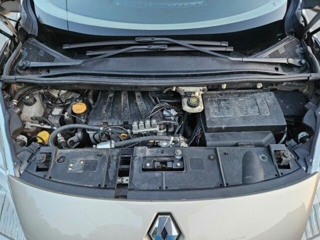 Бежевый Рено Сценик, объемом двигателя 2 л и пробегом 188 тыс. км за 7800 $, фото 14 на Automoto.ua