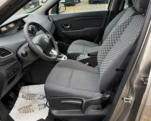 Рено Сценик 2012 в Луцке на Automoto.ua Бежевый Рено Сценик, объемом двигателя 1.6 л и пробегом 177 тыс. км за 7200 $, фото 33 на Automoto.ua