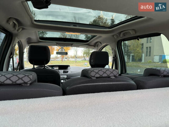 Рено Сценик 2012 в Луцке на Automoto.ua Бежевый Рено Сценик, объемом двигателя 1.6 л и пробегом 177 тыс. км за 7200 $, фото 6 на Automoto.ua