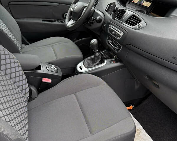 Рено Сценик 2012 в Луцке на Automoto.ua Бежевый Рено Сценик, объемом двигателя 1.6 л и пробегом 177 тыс. км за 7200 $, фото 27 на Automoto.ua