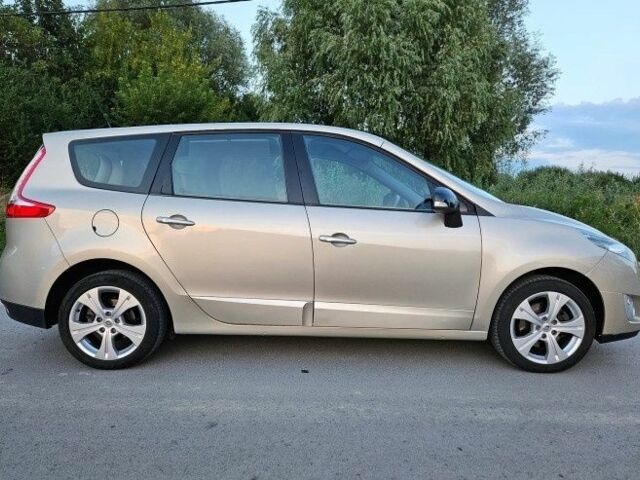 Бежевый Рено Сценик, объемом двигателя 2 л и пробегом 188 тыс. км за 7800 $, фото 7 на Automoto.ua