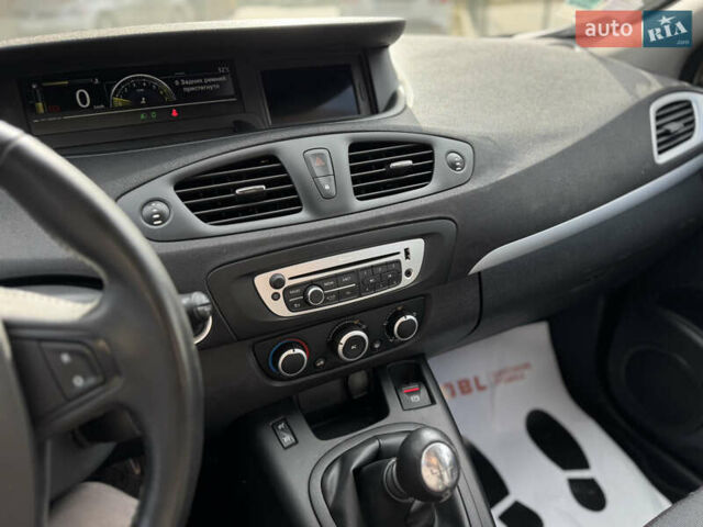 Бежевый Рено Сценик, объемом двигателя 1.2 л и пробегом 110 тыс. км за 7999 $, фото 29 на Automoto.ua