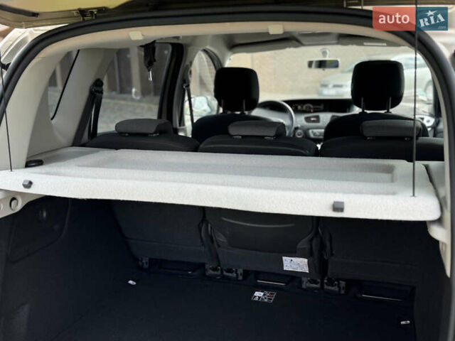 Бежевый Рено Сценик, объемом двигателя 1.2 л и пробегом 110 тыс. км за 7999 $, фото 12 на Automoto.ua