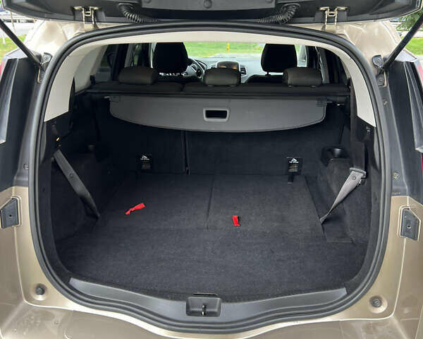 Рено Сценик 2017 в Виннице на Automoto.ua Бежевый Рено Сценик, объемом двигателя 1.46 л и пробегом 279 тыс. км за 13500 $, фото 9 на Automoto.ua