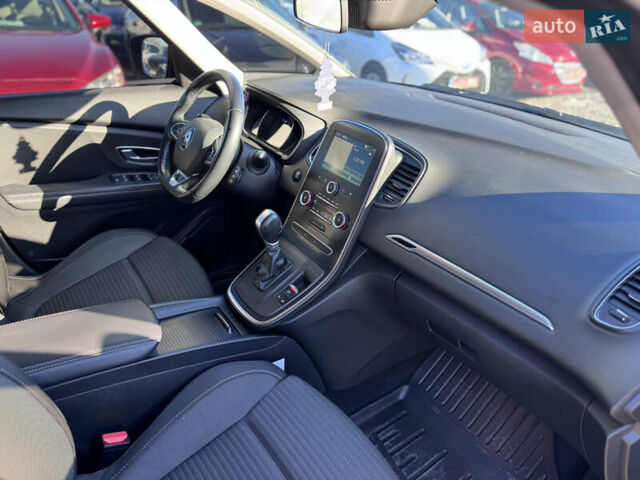 Бежевый Рено Сценик, объемом двигателя 1.5 л и пробегом 200 тыс. км за 14999 $, фото 41 на Automoto.ua