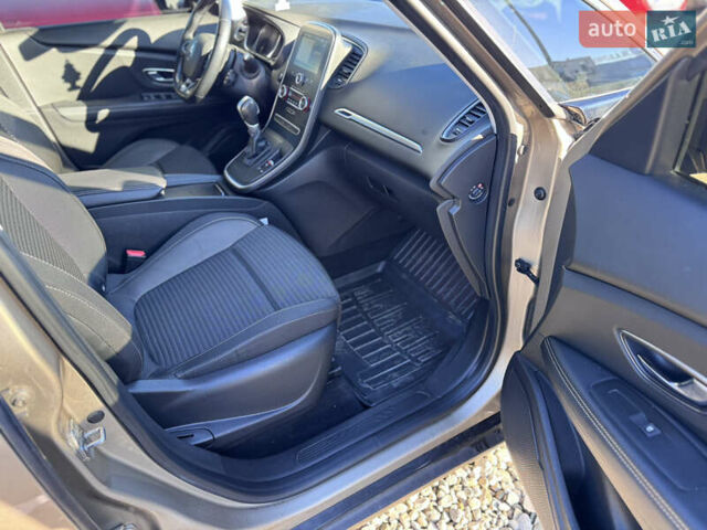 Бежевый Рено Сценик, объемом двигателя 1.5 л и пробегом 200 тыс. км за 14999 $, фото 40 на Automoto.ua