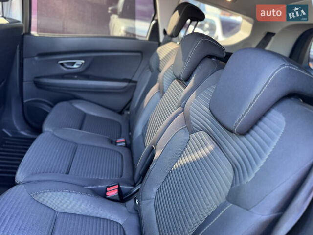 Бежевый Рено Сценик, объемом двигателя 1.5 л и пробегом 200 тыс. км за 14999 $, фото 31 на Automoto.ua