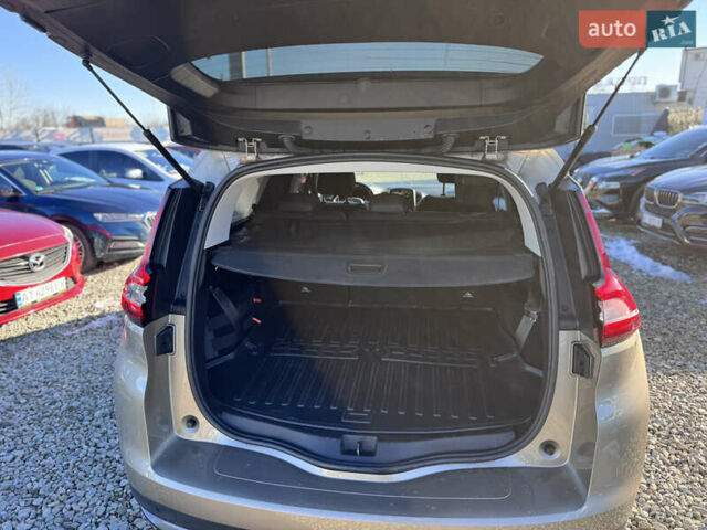 Бежевый Рено Сценик, объемом двигателя 1.5 л и пробегом 200 тыс. км за 14999 $, фото 35 на Automoto.ua