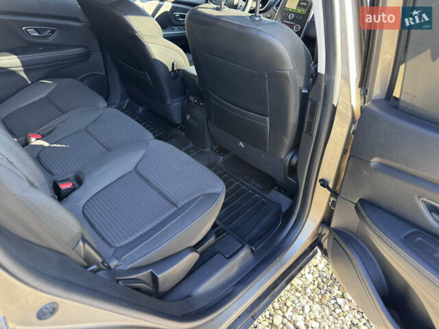 Бежевый Рено Сценик, объемом двигателя 1.5 л и пробегом 200 тыс. км за 14999 $, фото 37 на Automoto.ua