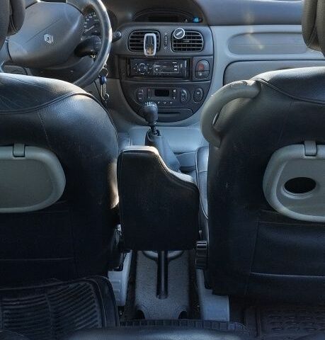 Черный Рено Сценик, объемом двигателя 1.6 л и пробегом 276 тыс. км за 2000 $, фото 2 на Automoto.ua