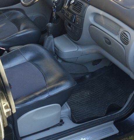 Черный Рено Сценик, объемом двигателя 1.6 л и пробегом 276 тыс. км за 2000 $, фото 4 на Automoto.ua