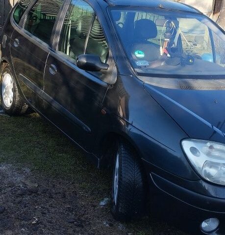 Черный Рено Сценик, объемом двигателя 1.6 л и пробегом 276 тыс. км за 2000 $, фото 1 на Automoto.ua