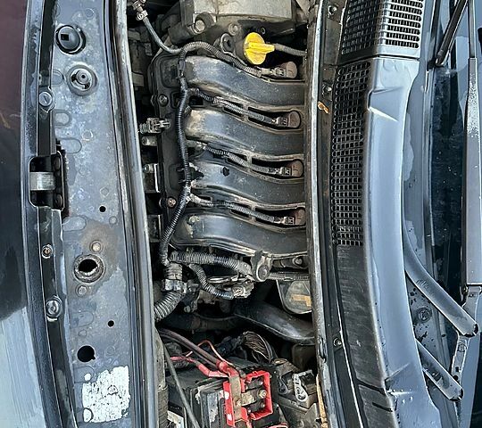 Черный Рено Сценик, объемом двигателя 1.6 л и пробегом 231 тыс. км за 4500 $, фото 4 на Automoto.ua