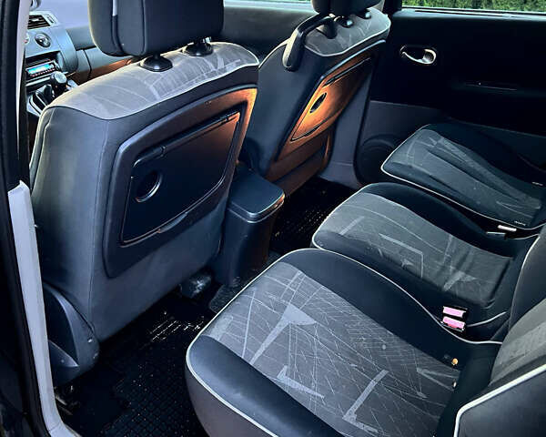 Черный Рено Сценик, объемом двигателя 1.87 л и пробегом 275 тыс. км за 4000 $, фото 8 на Automoto.ua