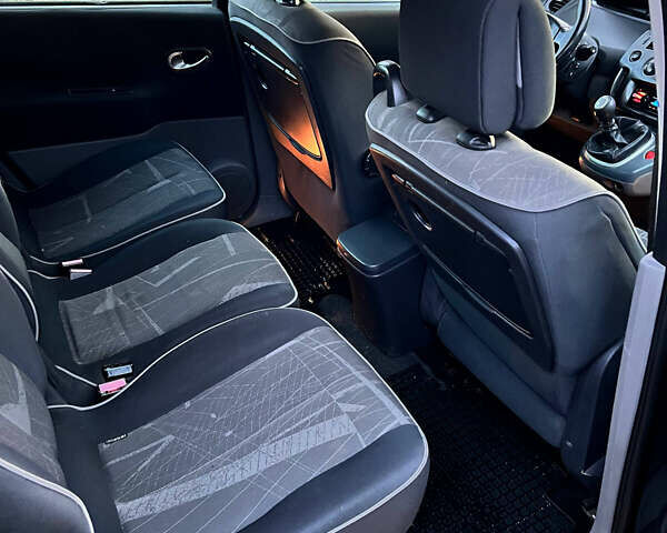 Черный Рено Сценик, объемом двигателя 1.87 л и пробегом 275 тыс. км за 4000 $, фото 11 на Automoto.ua