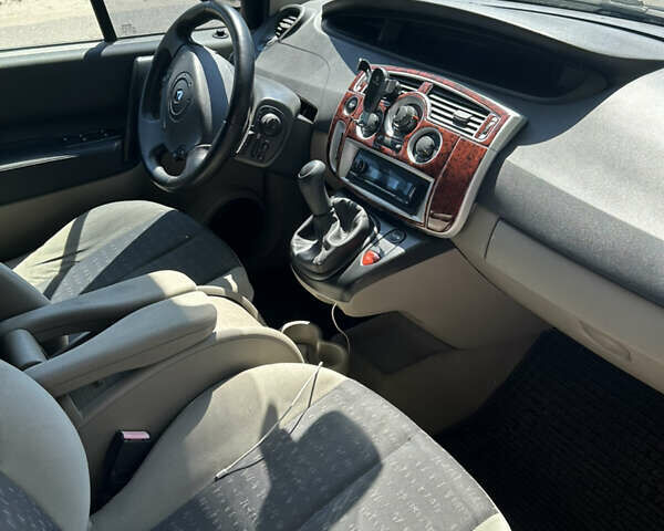 Черный Рено Сценик, объемом двигателя 1.6 л и пробегом 240 тыс. км за 5300 $, фото 6 на Automoto.ua