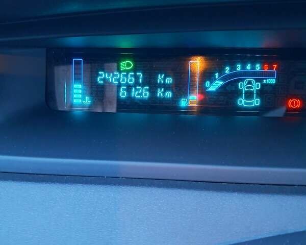 Черный Рено Сценик, объемом двигателя 1.6 л и пробегом 242 тыс. км за 4999 $, фото 27 на Automoto.ua