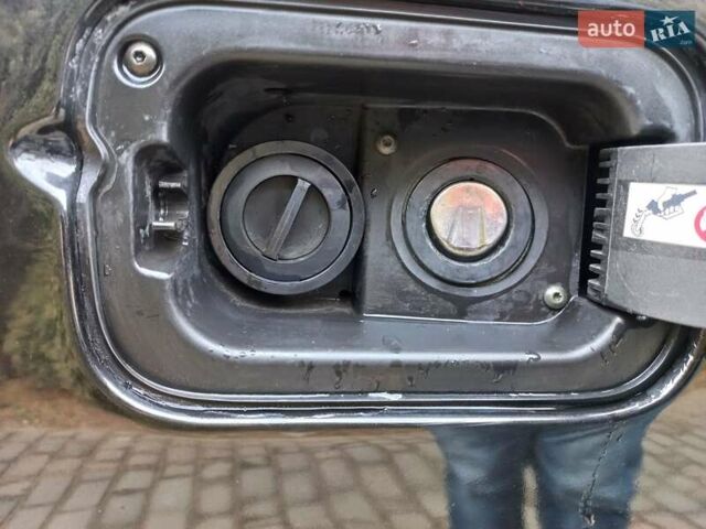 Черный Рено Сценик, объемом двигателя 1.6 л и пробегом 270 тыс. км за 4555 $, фото 63 на Automoto.ua
