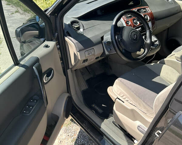 Черный Рено Сценик, объемом двигателя 1.6 л и пробегом 240 тыс. км за 5300 $, фото 7 на Automoto.ua