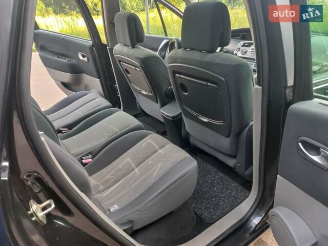 Черный Рено Сценик, объемом двигателя 1.6 л и пробегом 300 тыс. км за 4444 $, фото 44 на Automoto.ua