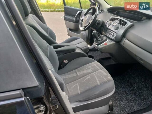Черный Рено Сценик, объемом двигателя 1.6 л и пробегом 300 тыс. км за 4444 $, фото 45 на Automoto.ua