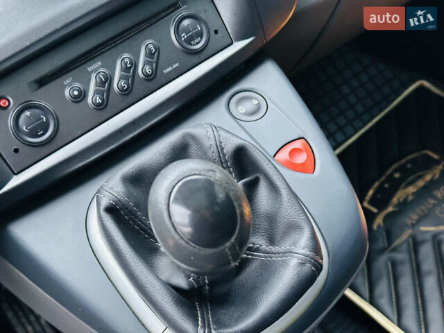 Черный Рено Сценик, объемом двигателя 1.6 л и пробегом 241 тыс. км за 5100 $, фото 27 на Automoto.ua