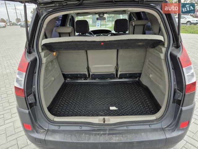 Черный Рено Сценик, объемом двигателя 1.6 л и пробегом 211 тыс. км за 4900 $, фото 12 на Automoto.ua