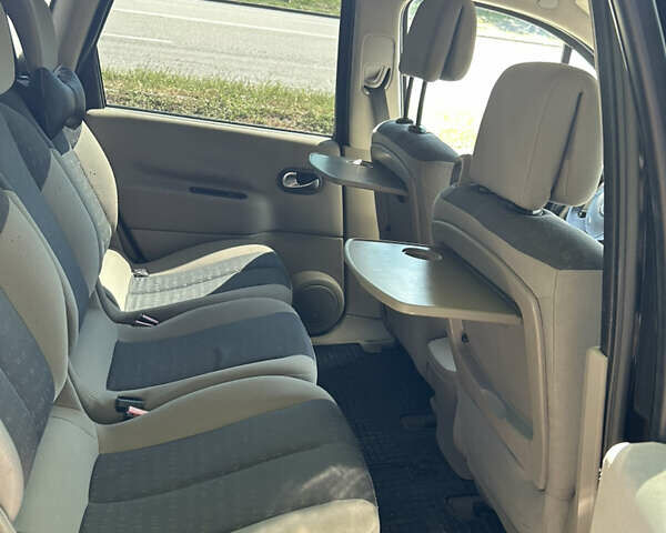 Черный Рено Сценик, объемом двигателя 1.6 л и пробегом 240 тыс. км за 5300 $, фото 5 на Automoto.ua