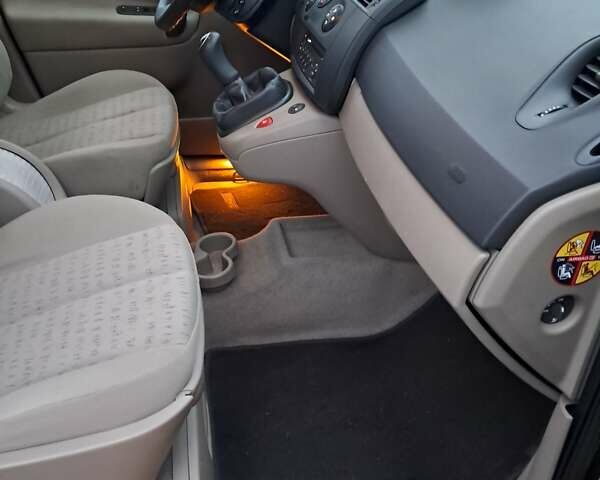 Черный Рено Сценик, объемом двигателя 1.6 л и пробегом 242 тыс. км за 4999 $, фото 20 на Automoto.ua